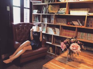 woman, reading, armchair-1839798.jpg